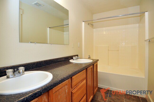 Building Photo - 4844 W Cold Springs Cir