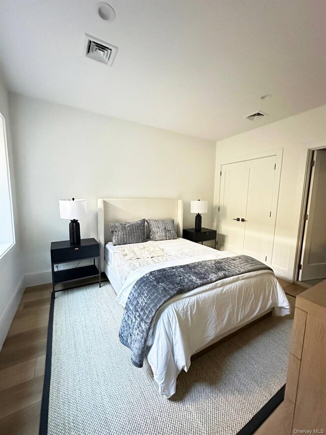 Building Photo - 14 Happy Ln