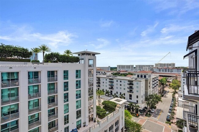 Building Photo - 301 Altara Ave