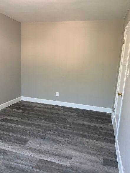 Bedroom - 1483 1/2 Allison Ave