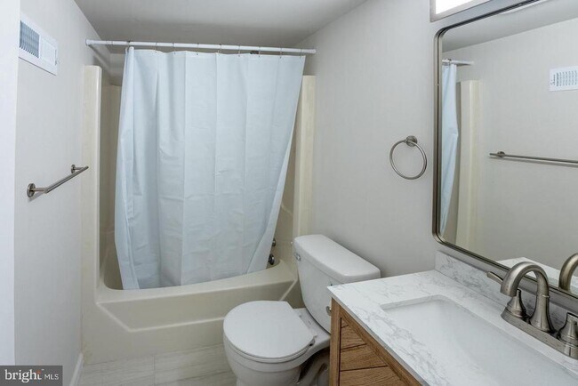 Building Photo - 5629 Signal Point Ct