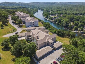 Building Photo - Lake view Condo in the middle of Branson