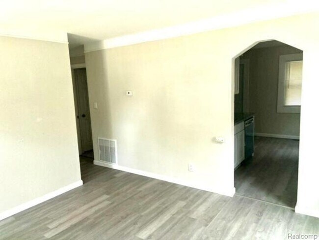 Building Photo - 28449 Glenwood St