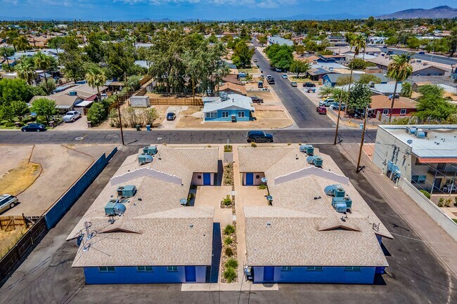Building Photo - Fully remodeled Casita style apartment hom...