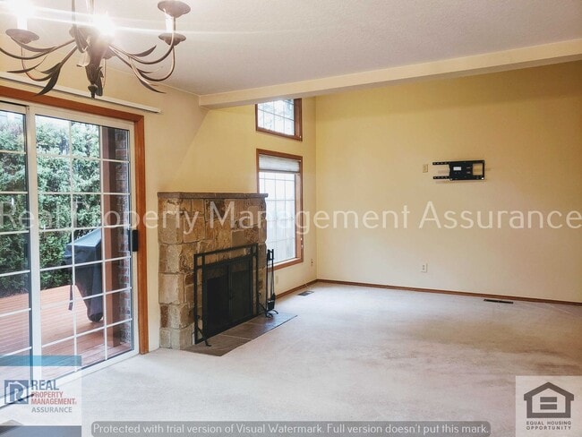 Building Photo - 2067 Sunray Cir