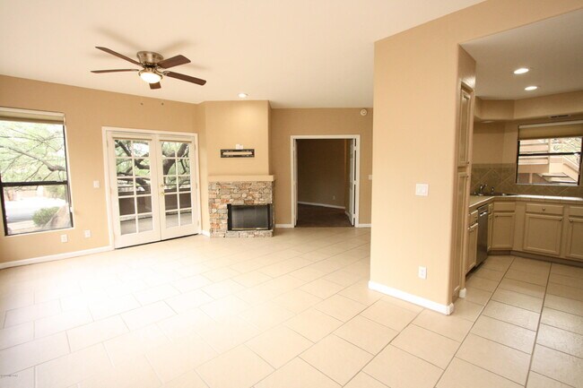 Building Photo - 6655 N Canyon Crest Dr