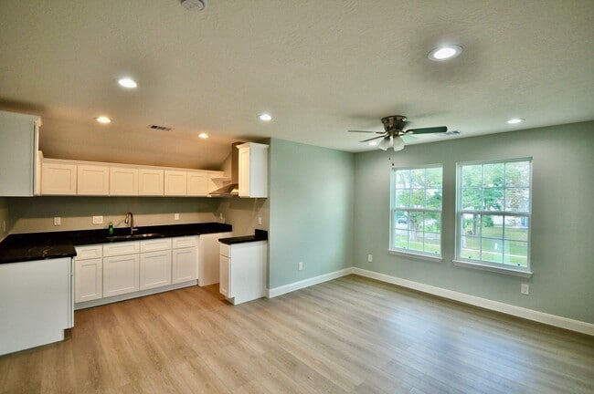 Building Photo - 111 Big Deer Dr