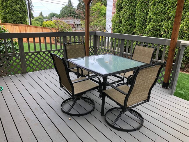 Building Photo - CUTE House with fenced yard & AIR-CONDITIONING in Lynnwood/N Bothell area