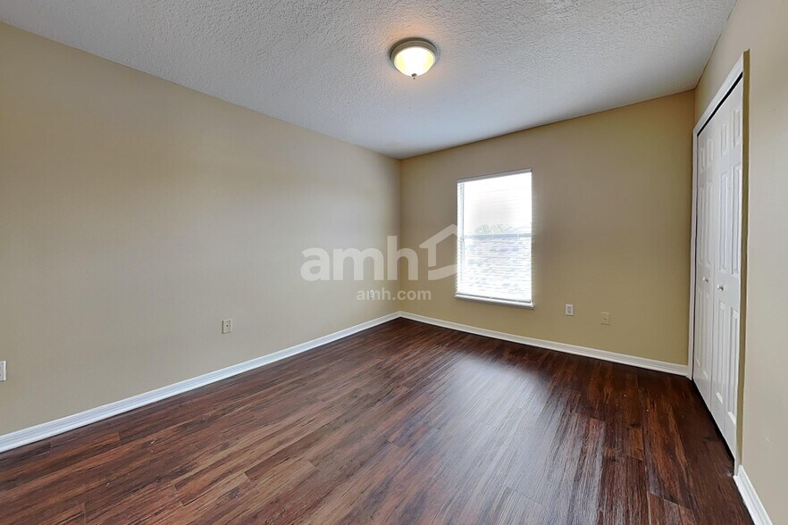 Building Photo - 1051 Brenton Leaf Dr
