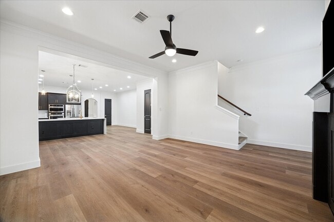 Building Photo - 5406 Darling St