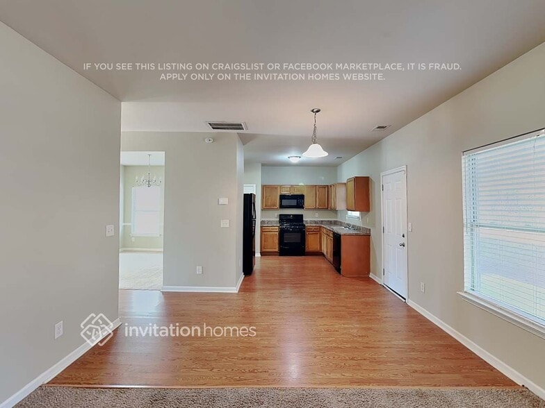 Building Photo - 3967 Rosebud Park Dr