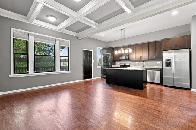 Building Photo - 4834 S Prairie Ave