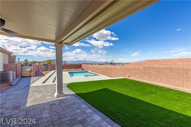 Building Photo - Elevated Desert Living with Strip & Mountain Views – Fully Furnished 6-Bedroom Retreat!