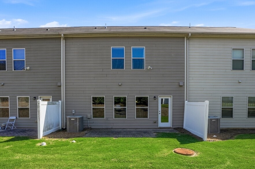 Building Photo - 2639 Bloom Cir