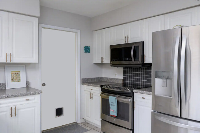 Kitchen and door to garage - 5007 Fort Clark Dr