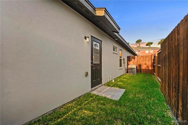 Building Photo - 14 Brito Ln