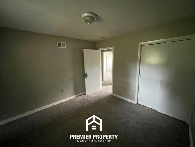 Building Photo - Charming 3BR/1BA Near Parkway Village | 1,305 Sq Ft, Open Kitchen & Large Fenced Yard