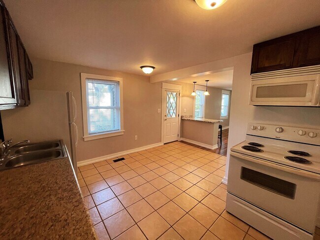 Building Photo - 212 E Washington St