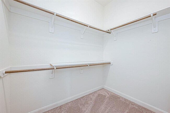 Building Photo - 25719 Oakwood Knoll Dr