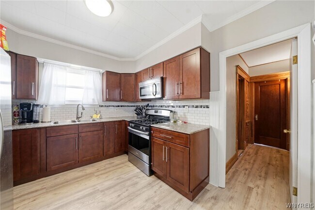 Building Photo - 226 Tacoma Ave