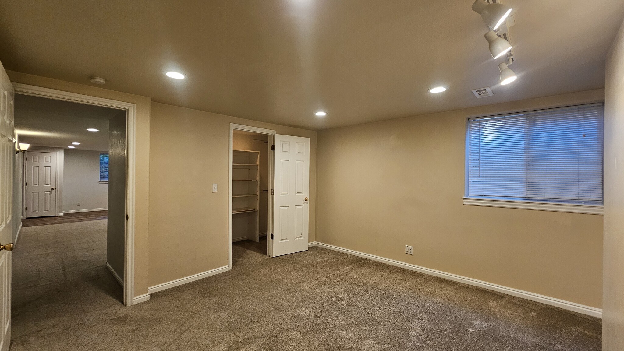 Building Photo - 512 E 5900 S