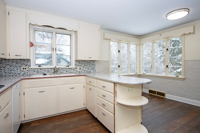 Building Photo - Two bedroom single-family home