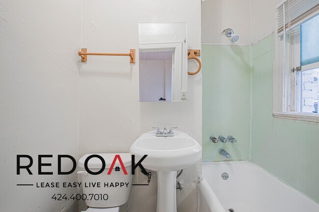 Building Photo - 246 S Kenmore Ave