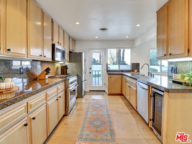 Building Photo - 39390 Marietta Cir