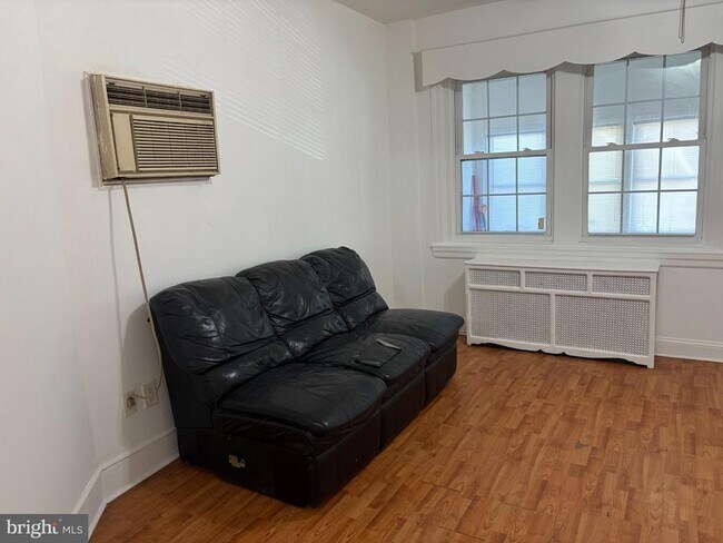 Building Photo - 7058 Saybrook Ave