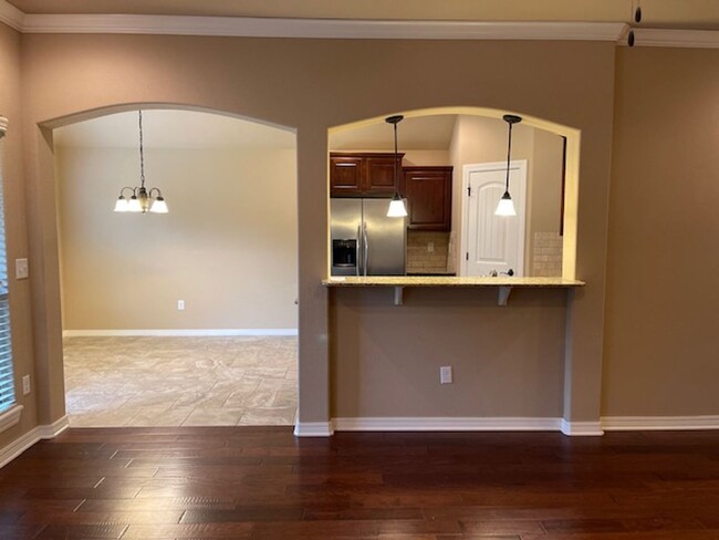 Building Photo - Stunning 3-Bedroom, 2-Bathroom Single Fami...
