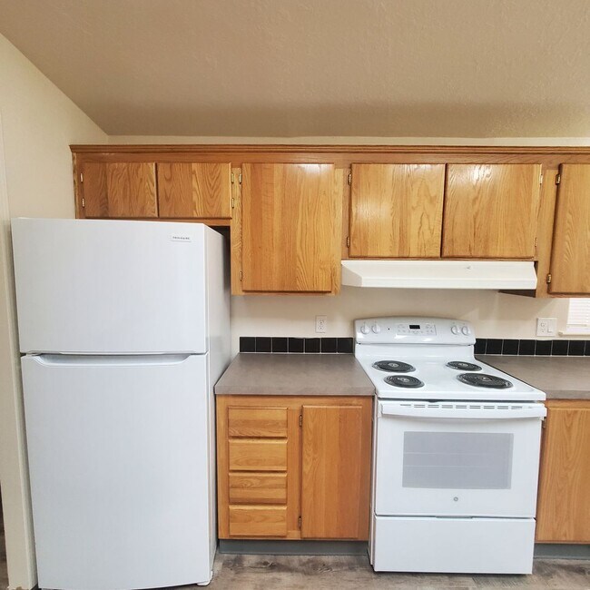 Building Photo - Newly Renovated Pet Friendly 3 Bed / 2 Bat...