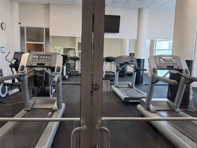 Building Photo - 5161 Collins Ave