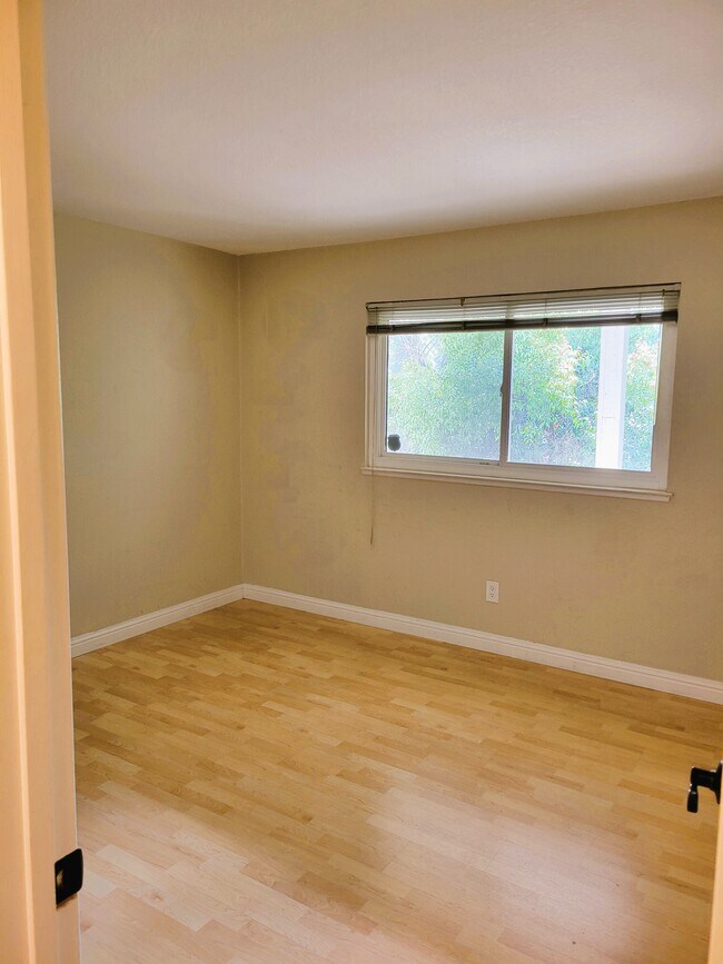 Building Photo - 419 Camelback Rd