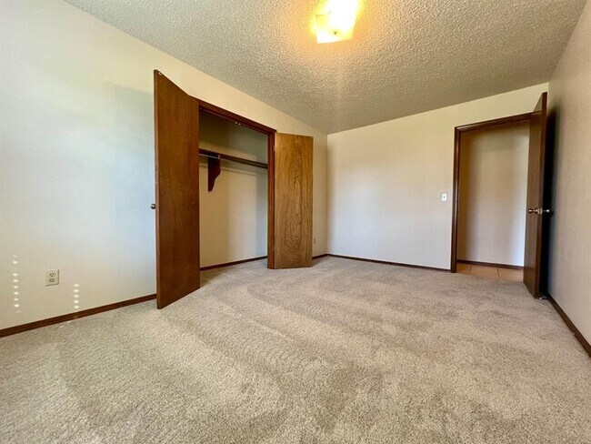 Building Photo - 1329 NE 20th Pl