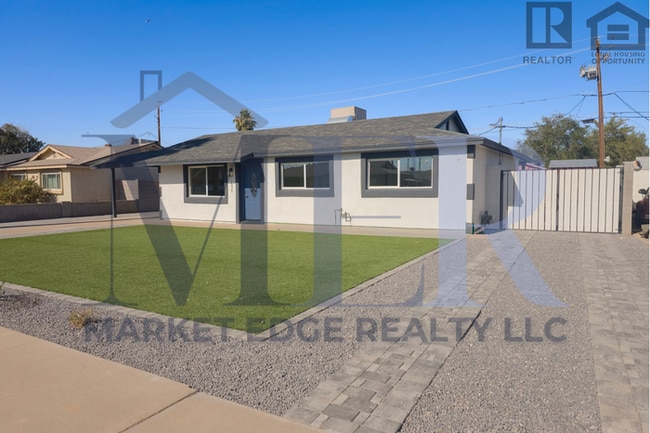 Building Photo - 4Bed/2Bath House at University/Dobson--Complete Remodel w/Pool!