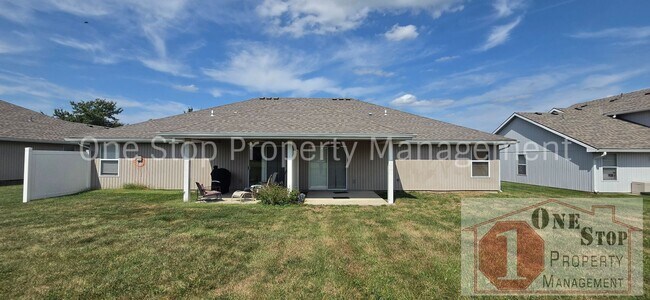 Building Photo - 1105 NW Willow Dr