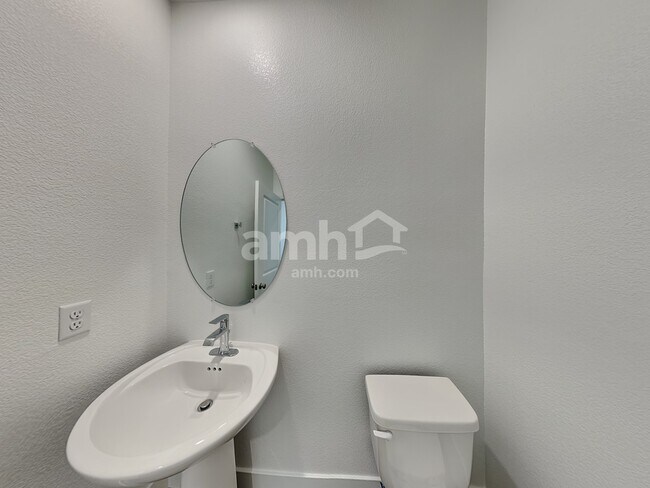 Building Photo - 11111 Magallanes St