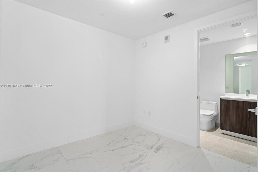 Building Photo - 488 NE 18th St