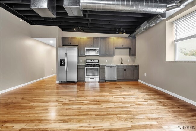 Building Photo - 126 E Niagara St