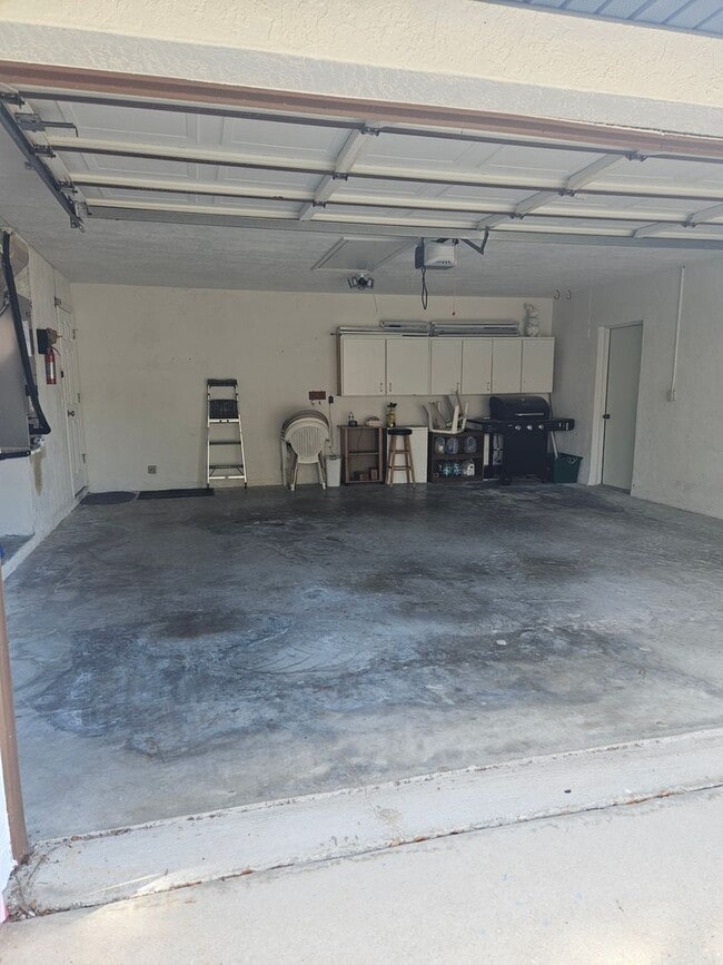 Building Photo - 2 BEDROOM 2 BATH HOME IN  PELICAN BAY GATED COMMUNITY