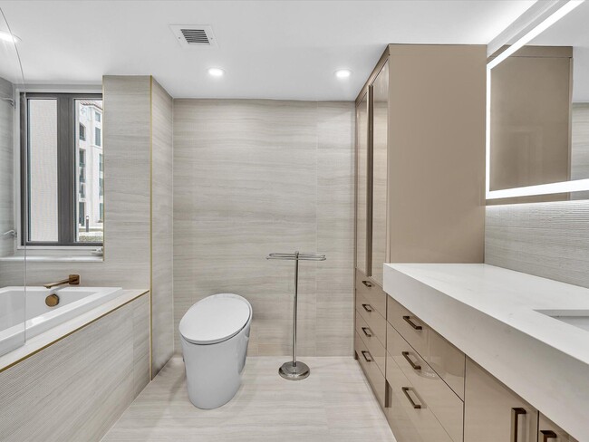 Building Photo - 120 SE 5th Ave