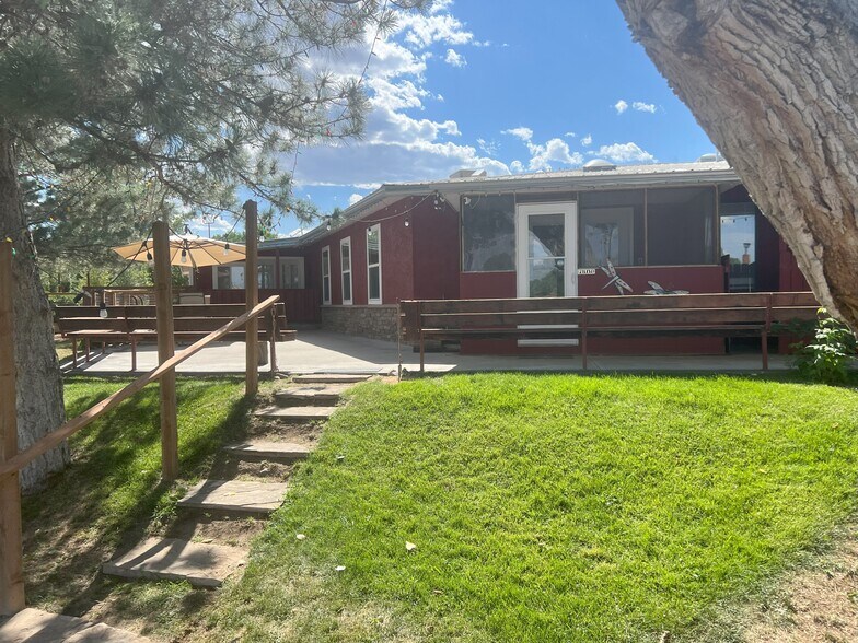 Large Patio - 677 US-50