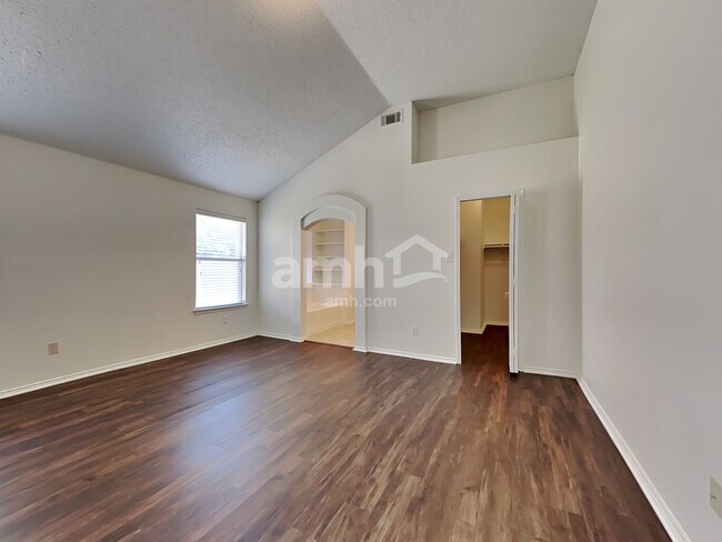 Building Photo - 728 Raven Dr