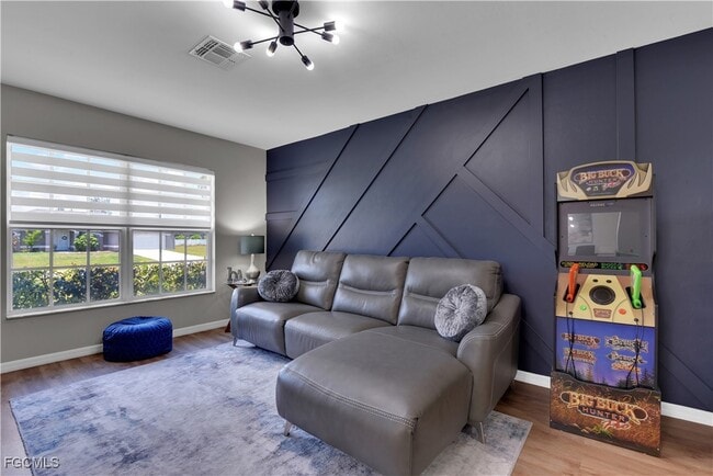 Building Photo - 2004 SW 30th St