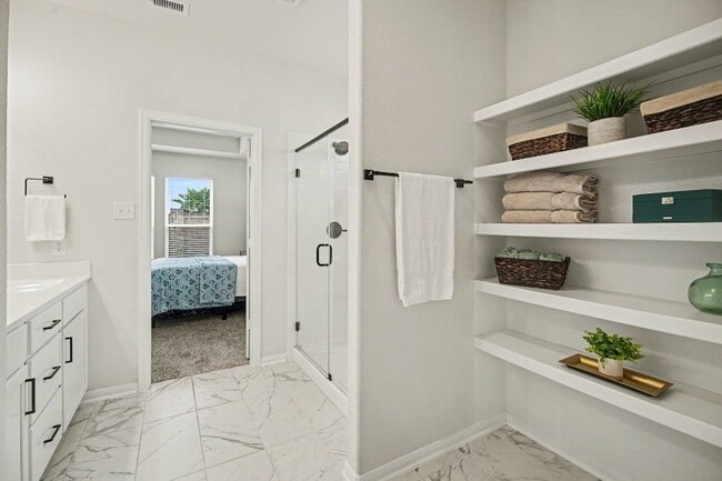 Building Photo - 2214 Lierna Dr