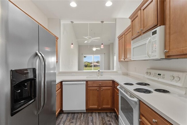 Building Photo - 819 Fairwaycove Ln