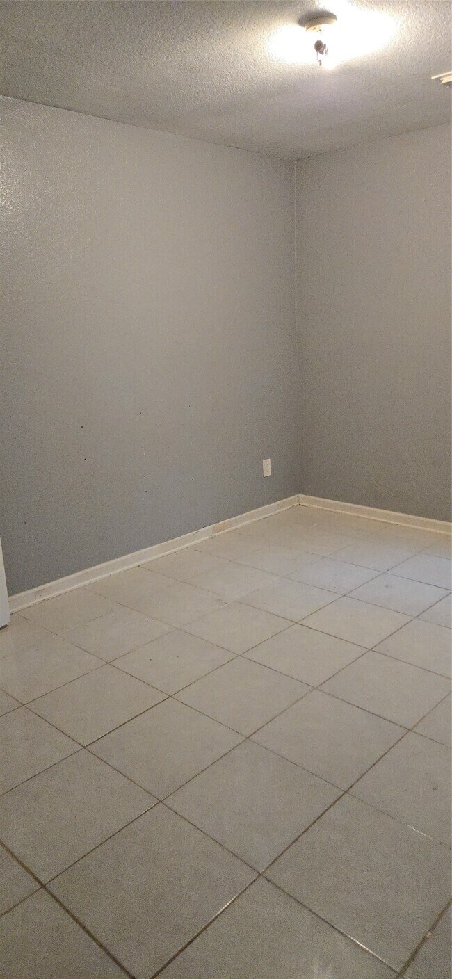 Building Photo - 11807 Greenmesa Dr
