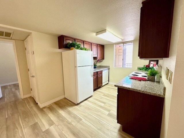 Building Photo - 4450 Sandy River Dr