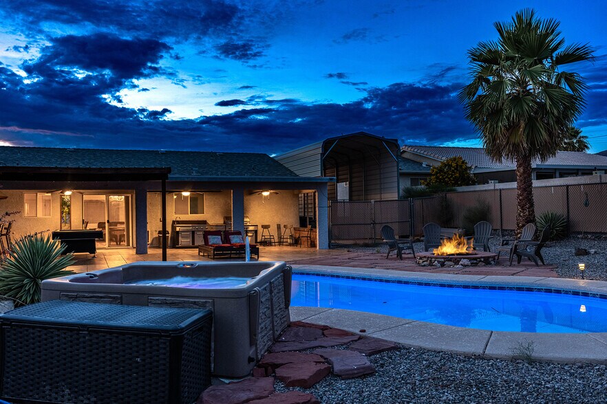 Building Photo - 3878 Challenger Dr