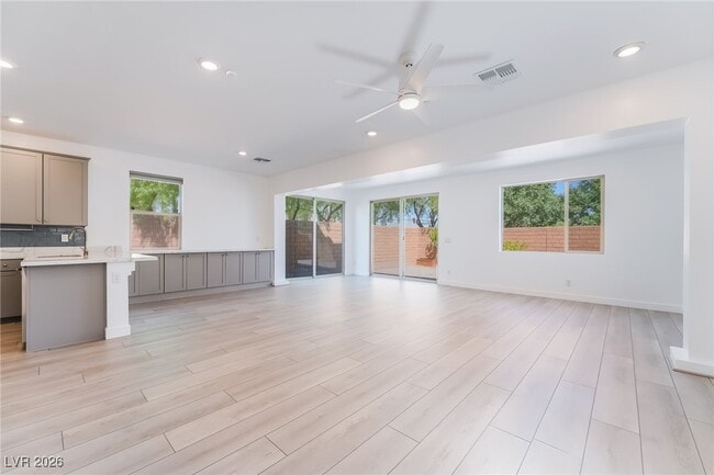 Building Photo - 10784 Glowing Dawn Ave